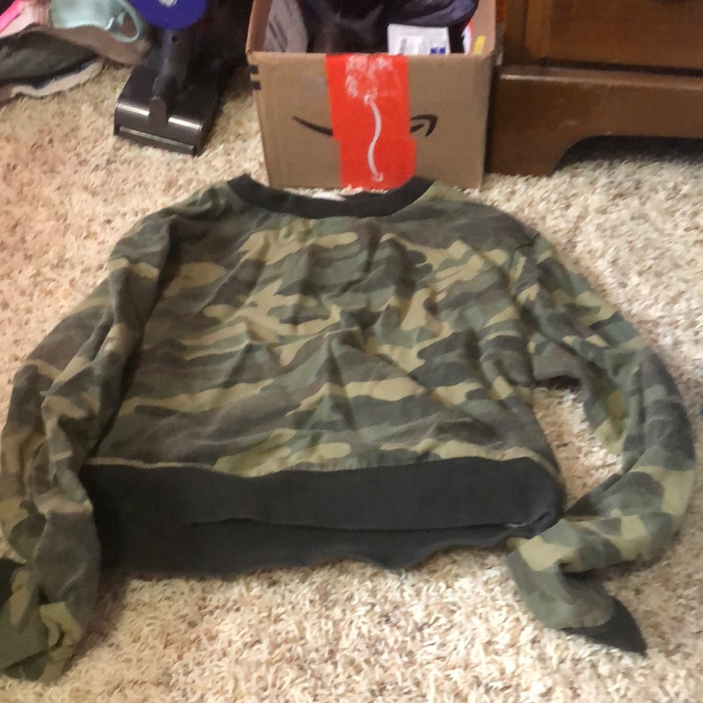 Forever 21 camo sweater cropped size s